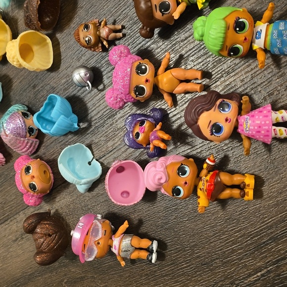OMG LOL DOLL LOT surprise tots pets ++++ accessories and more - Picture 4 of 4